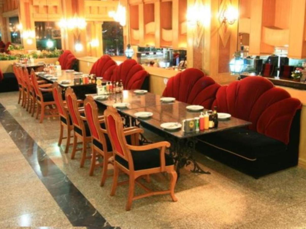 13 Coins Airport Hotel Ngam Wong Wan - Domestic Bangkok Exterior foto