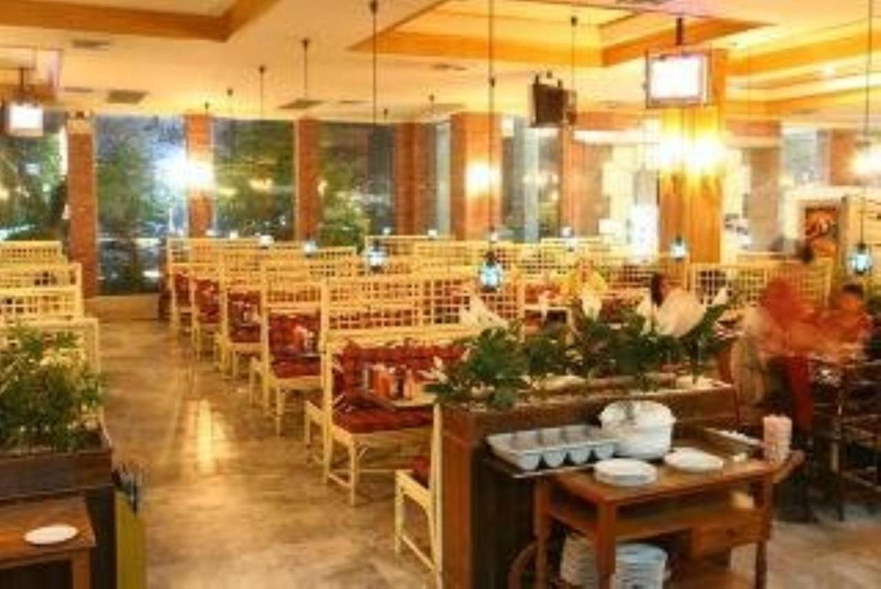 13 Coins Airport Hotel Ngam Wong Wan - Domestic Bangkok Exterior foto