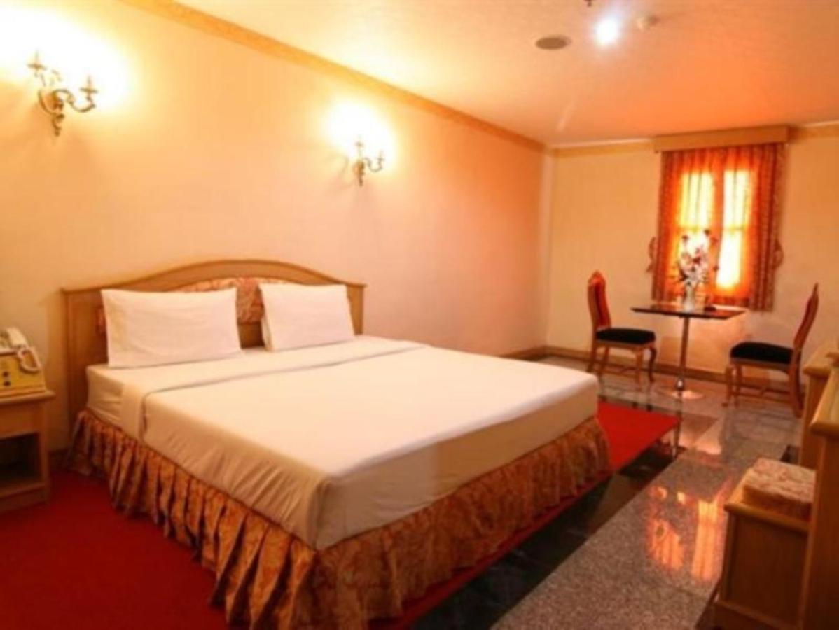 13 Coins Airport Hotel Ngam Wong Wan - Domestic Bangkok Exterior foto