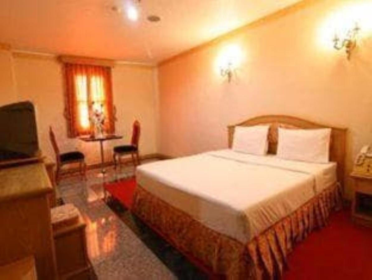 13 Coins Airport Hotel Ngam Wong Wan - Domestic Bangkok Exterior foto