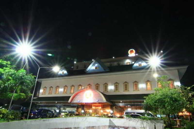 13 Coins Airport Hotel Ngam Wong Wan - Domestic Bangkok Exterior foto