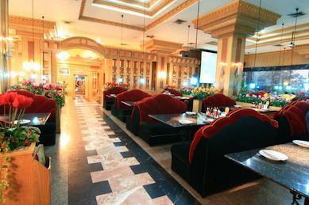 13 Coins Airport Hotel Ngam Wong Wan - Domestic Bangkok Exterior foto